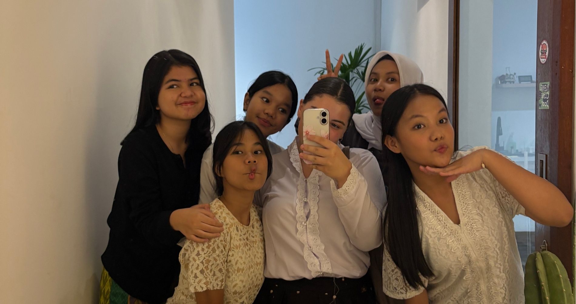 Giulia, in Indonesia per un anno, ''ma penso già a quando ripartirò''